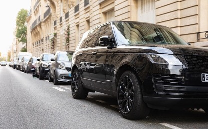 Le stationnement plus cher pour les SUV lourds à Paris et Lyon?